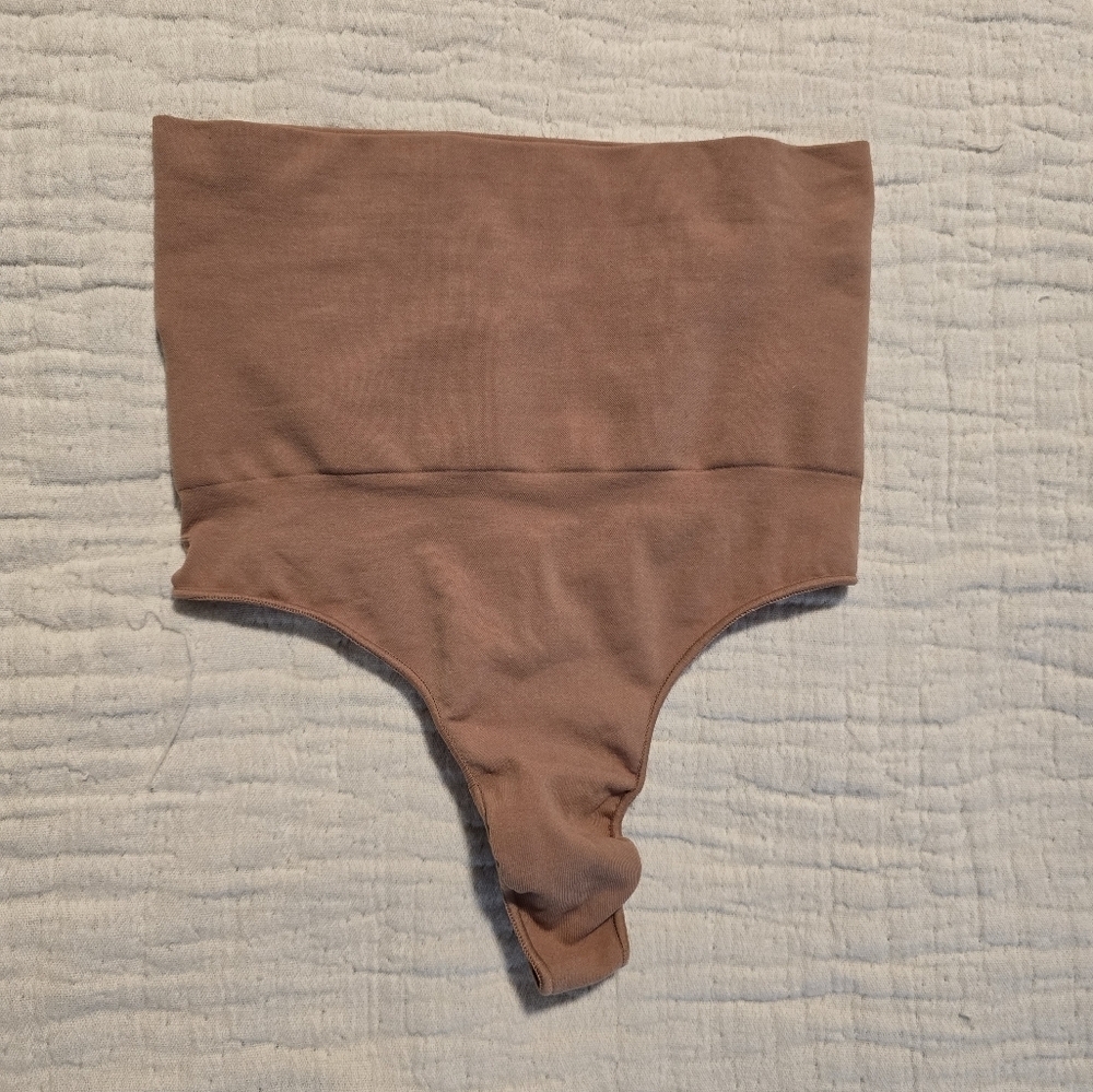 New Skims Core Control Thong L/XL